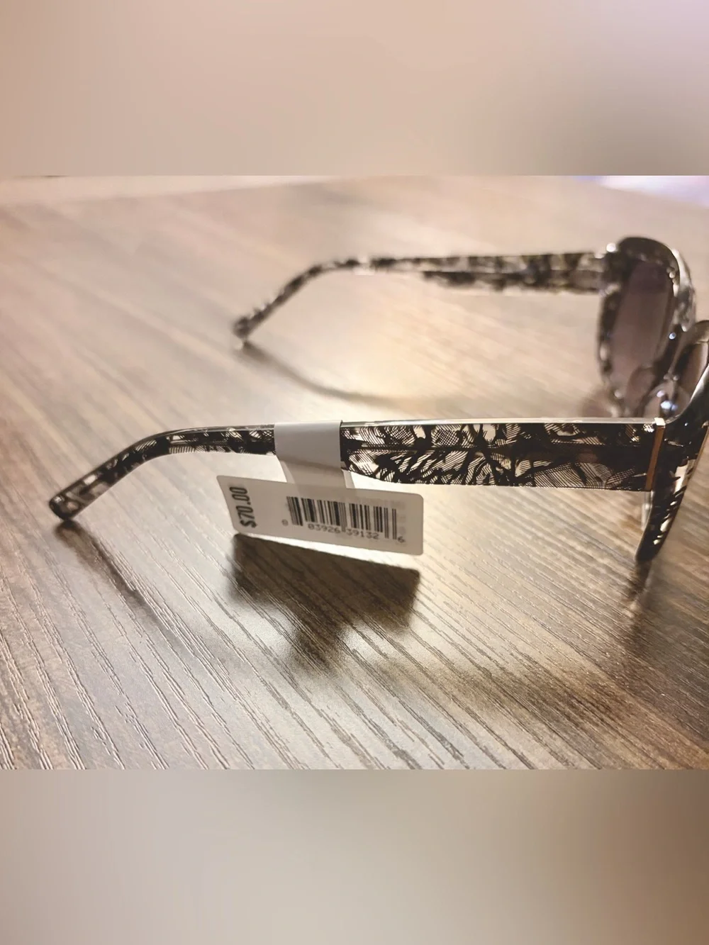NWT Moda Black Lace Patterned Sunglasses